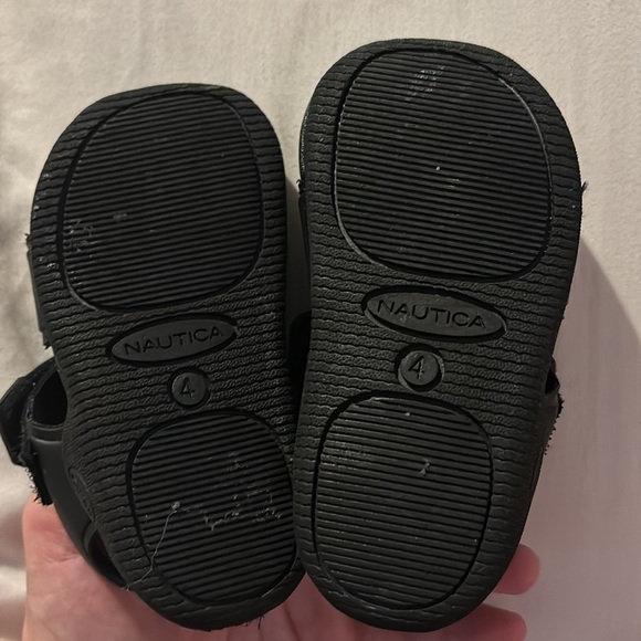 Kids size 4 Nautica sandals, closed toe strapped heel Velcro, black cobalt blue - Picture 2 of 9